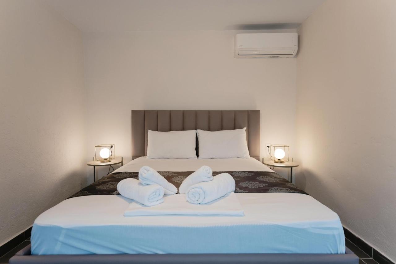Our House 2 Luxury Suites Kavala Esterno foto